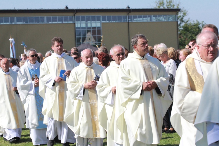 Msza święta, procesja z darami, procesja do kościoła