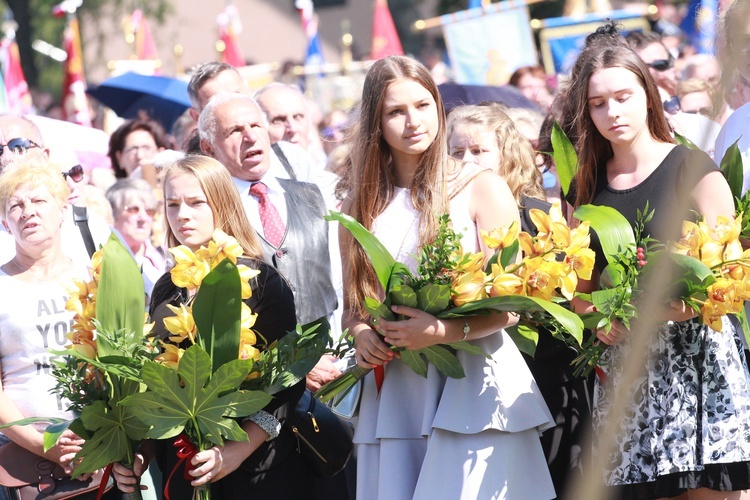 Msza święta, procesja z darami, procesja do kościoła