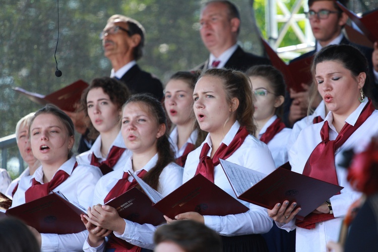 Msza święta, procesja z darami, procesja do kościoła