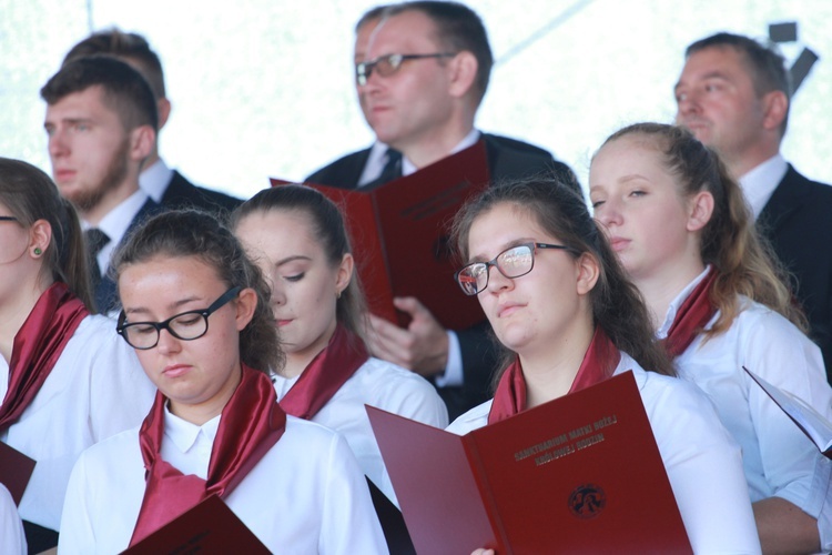 Msza święta, procesja z darami, procesja do kościoła