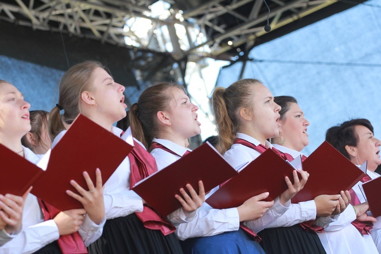 Msza święta, procesja z darami, procesja do kościoła