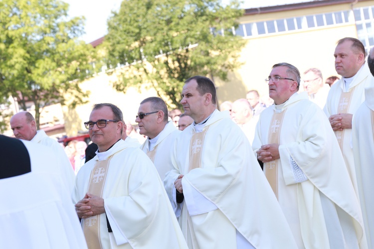 Msza święta, procesja z darami, procesja do kościoła