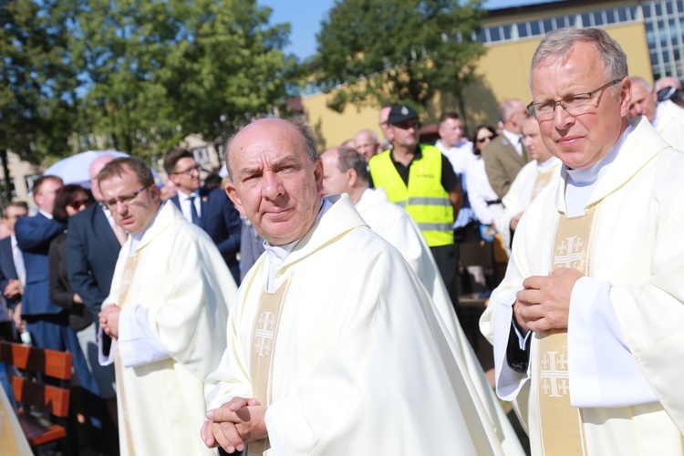 Msza święta, procesja z darami, procesja do kościoła