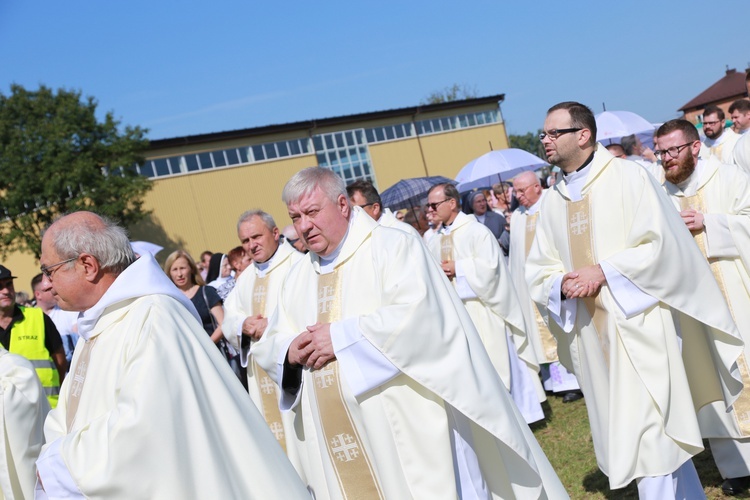 Msza święta, procesja z darami, procesja do kościoła