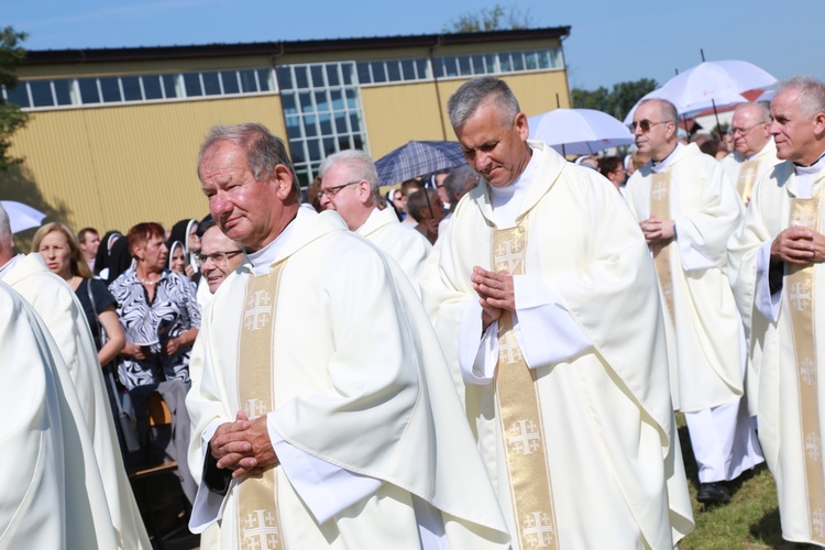 Msza święta, procesja z darami, procesja do kościoła