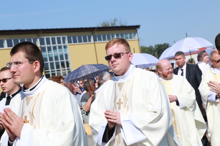 Msza święta, procesja z darami, procesja do kościoła