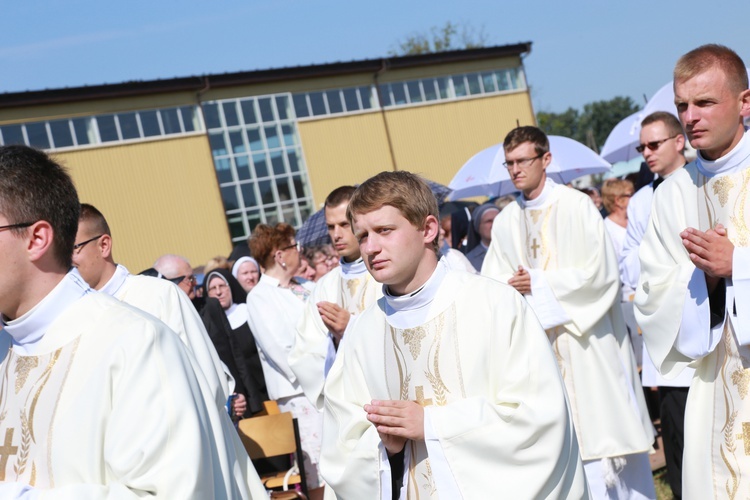 Msza święta, procesja z darami, procesja do kościoła