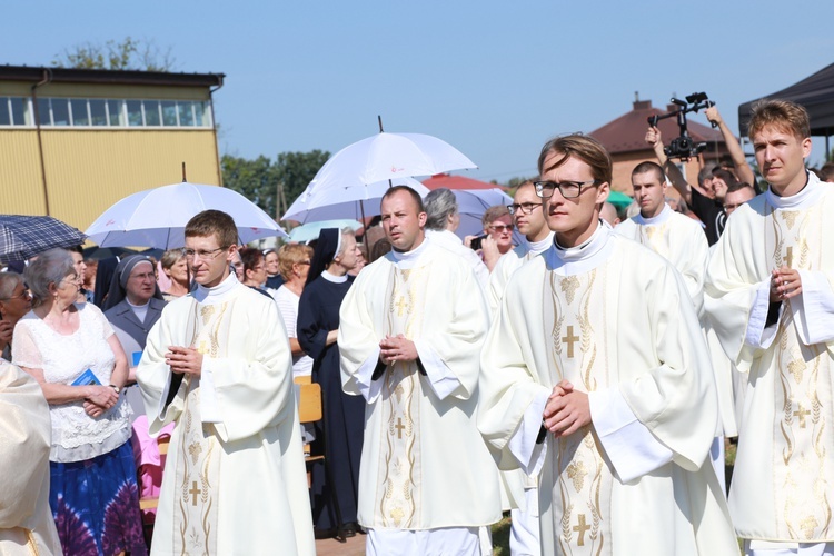 Msza święta, procesja z darami, procesja do kościoła