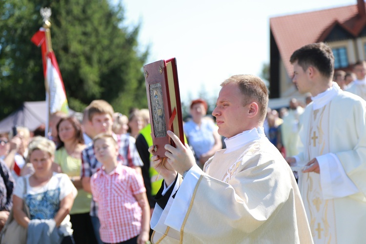 Msza święta, procesja z darami, procesja do kościoła