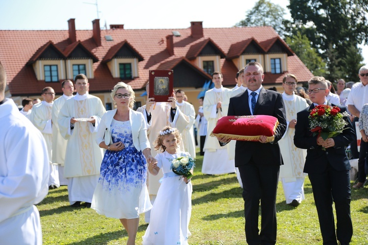 Msza święta, procesja z darami, procesja do kościoła