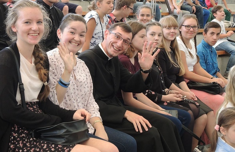 Młodzi z całej diecezji świętowali w Żywcu razem ze swoimi duszpasterzami