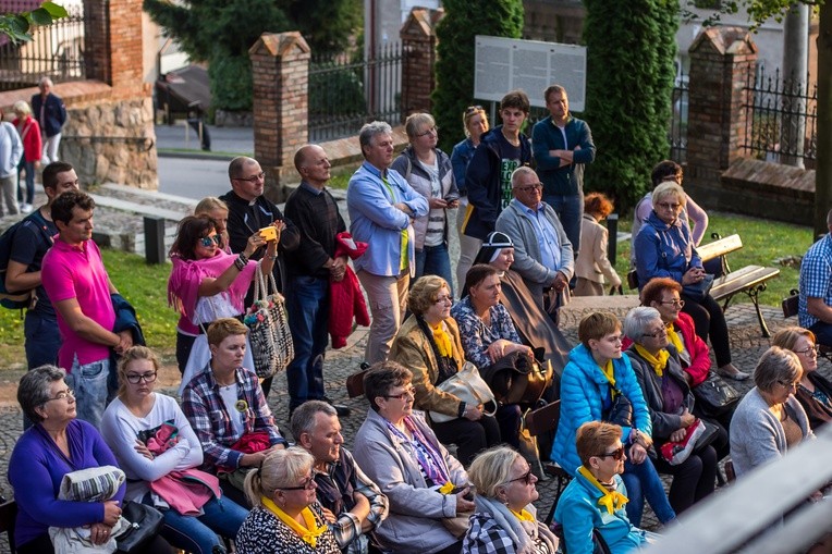 Pielgrzymi z całej Polski przybywają do Gietrzwałdu