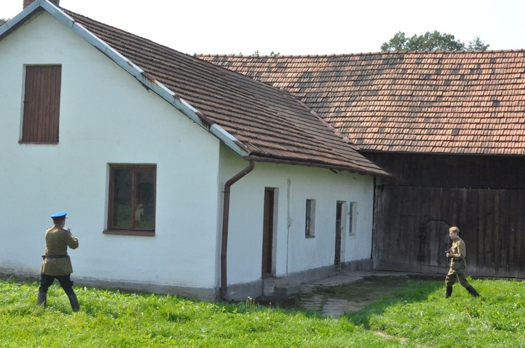 Modlitwa i inscenizacja w Biegonicach