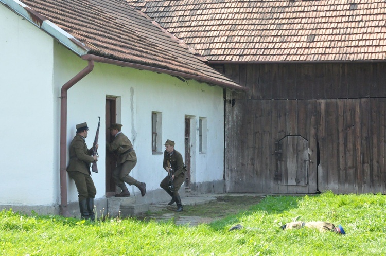 Modlitwa i inscenizacja w Biegonicach