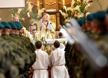 Wojsko asystowało przez całą liturgię i w czasie apelu pod niemczańskim pomnikiem.