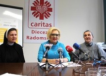 O pozytywnych skutkach realizacji projektu „Żółty talerz” mówiły s. Sylwia Kaźmierczak (z lewej), michalitka, i s. Małgorzata Binkowska, urszulanka, oraz Anna Lis z radomskiej Caritas