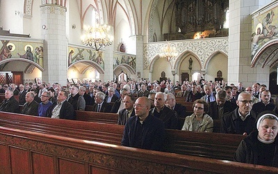 Wśród osób pełniących tę posługę są głównie mężczyźni, ale także siostry ze zgromadzeń zakonnych.