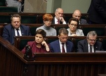 Kantar Public: Poparcie dla PiS-u już ponad dwa razy wyższe od poparcia PO