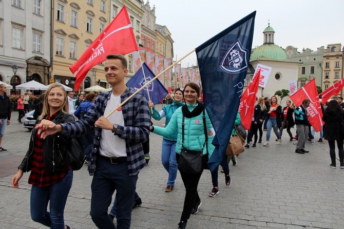 Studniówka "Szlachetnej Paczki" i "Akademii Przyszłości" w Krakowie