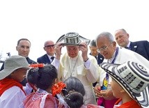 Argentyńczycy nie są zbyt lubiani w innych krajach Ameryki Południowej, ale papież, dzięki swej bezpośredniości, został przywitany jako swój.