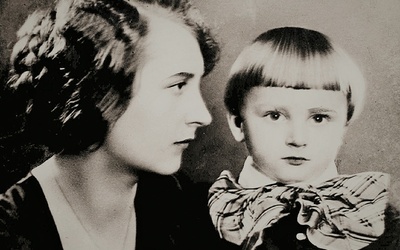 Mścisław Lurie z matką tuż po wojnie.