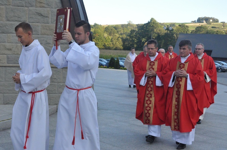 Erygowanie Drogi Krzyżowej w Słopnicach