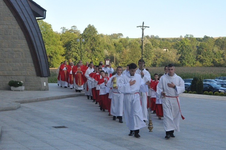 Erygowanie Drogi Krzyżowej w Słopnicach