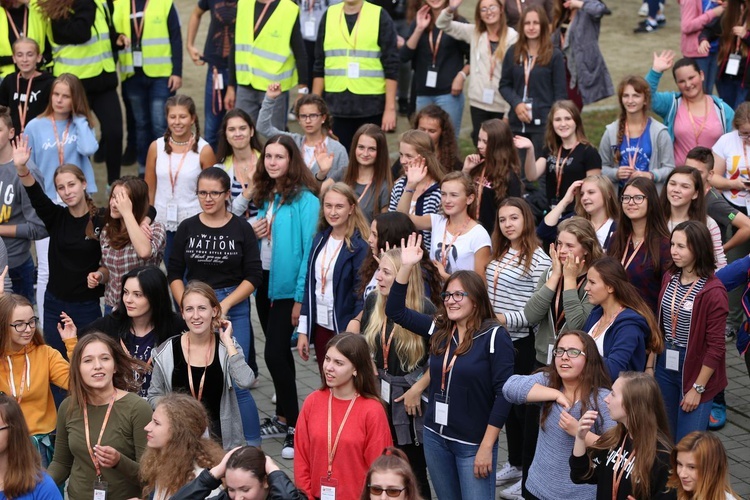 Krąg radości i tańce integracyjne 