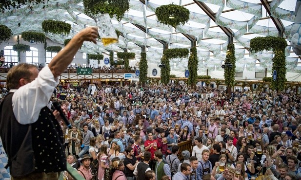 W Monachium rozpoczął się tradycyjny festyn piwa Oktoberfest