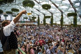 W Monachium rozpoczął się tradycyjny festyn piwa Oktoberfest