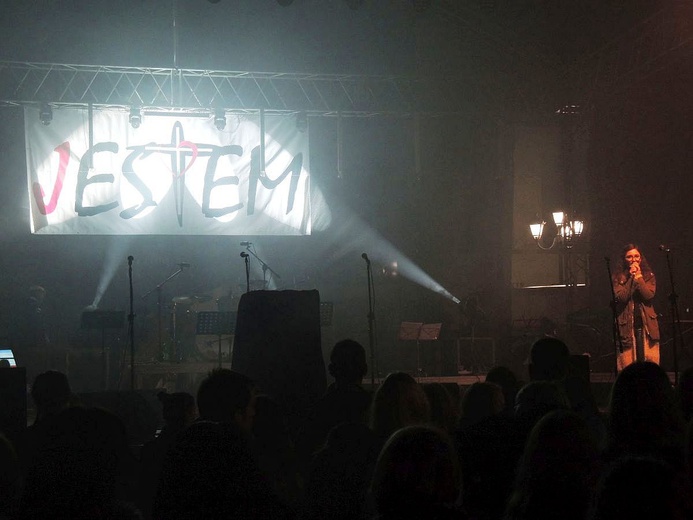 Wieczór uwielbienia z "Overcome" w Żywcu