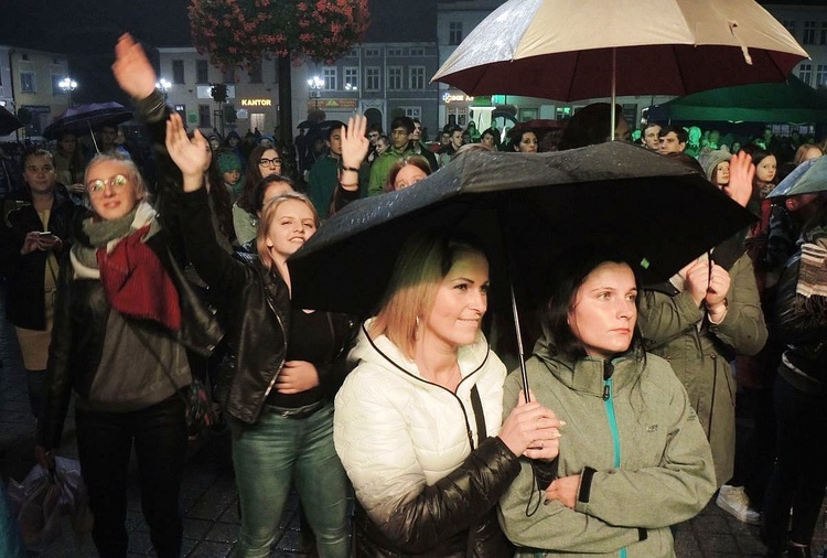 Wieczór uwielbienia z "Overcome" w Żywcu