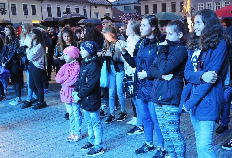 Wieczór uwielbienia z "Overcome" w Żywcu