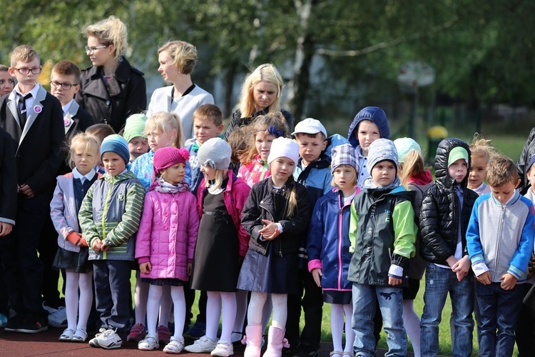 Poświęcenie sztandaru dla ostrowieckiego katolika