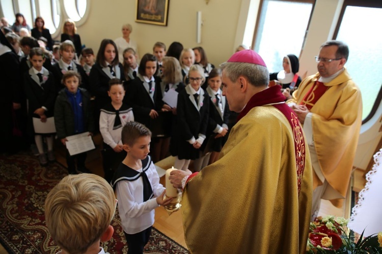 Poświęcenie sztandaru dla ostrowieckiego katolika