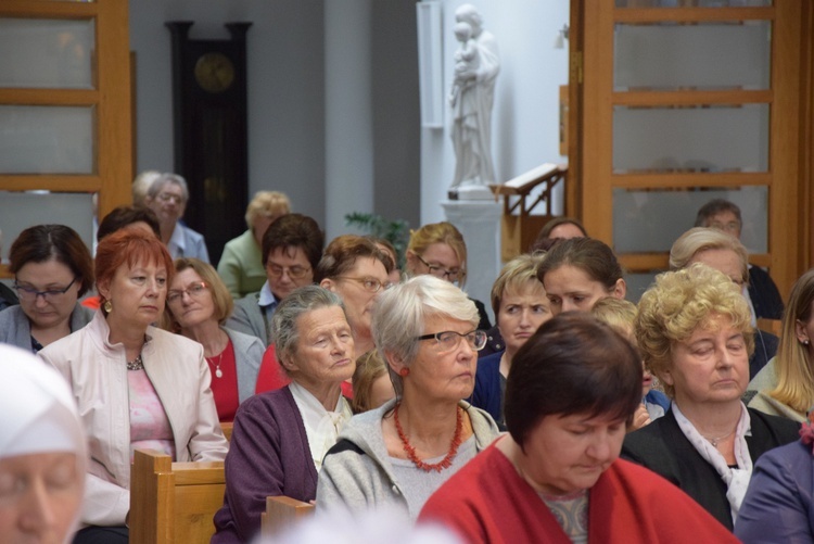 Pielgrzymka absolwentek do Pani Jazłowieckiej