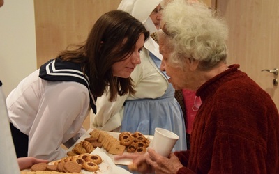 Pielgrzymka absolwentek do Pani Jazłowieckiej