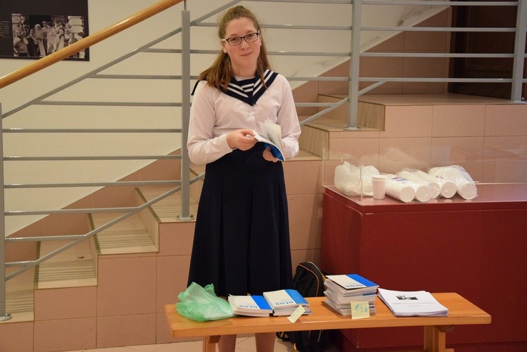 Pielgrzymka absolwentek do Pani Jazłowieckiej