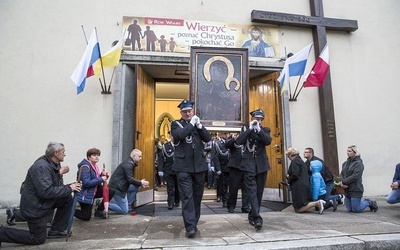 Matka Boża po 60 latach znowu w Strachówce