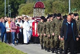 – W pielgrzymkę zaangażowali się żołnierze z 17. Wielkopolskiej Brygady Zmechanizowanej. 