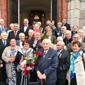 – Jestem wzruszony tą liturgią, bo jestem świadkiem pielgrzymki rodzin, małżonków do tego maryjnego sanktuarium. Pamiętajcie, że wasze rodziny są małą wspólnotą Kościoła. Zwłaszcza w chwilach doświadczeń i trudów szukajcie oparcia w Bogu, jak tego uczy nas Święta Rodzina z Nazaretu – mówił abp Salvatore Pennacchio.