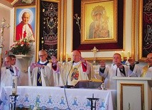 Za 25 lat istnienia parafii wierni dziękowali podczas uroczystej Mszy św.
