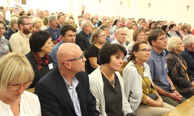 Animatorzy Spotkań Małżeńskich na międzynarodowym zjeździe w Tarnowie.