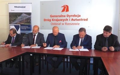 Podpisanie umowy dotyczącej budowy obwodnicy Stalowej Woli i Niska.
