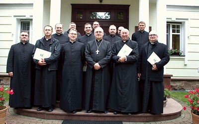 Nominowani proboszczowie z abp J. Górzyńskim