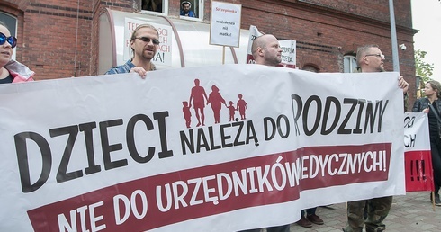 Sprawa noworodka z Białogardu. Sąd się zastanawia