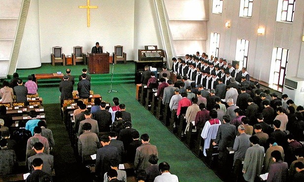 Nabożeństwo w jednym z trzech kościołów protestanckich oficjalnie działających w Korei Północnej.