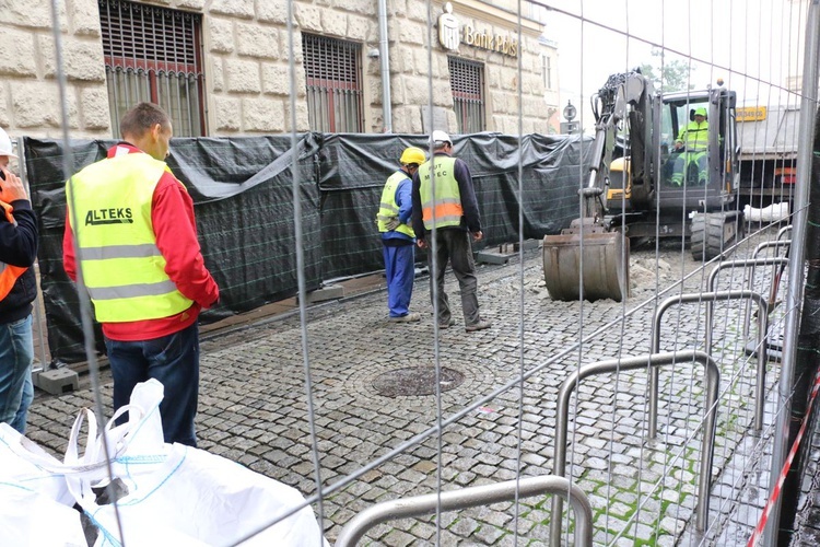 Nowoczesny ciepłociąg pod płytą Rynku Głównego