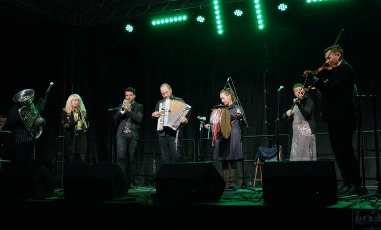 Festiwal w zamyśle łączy tradycyjną muzykę regionu opoczyńskiego z tym, co proponują współczesne zespoły