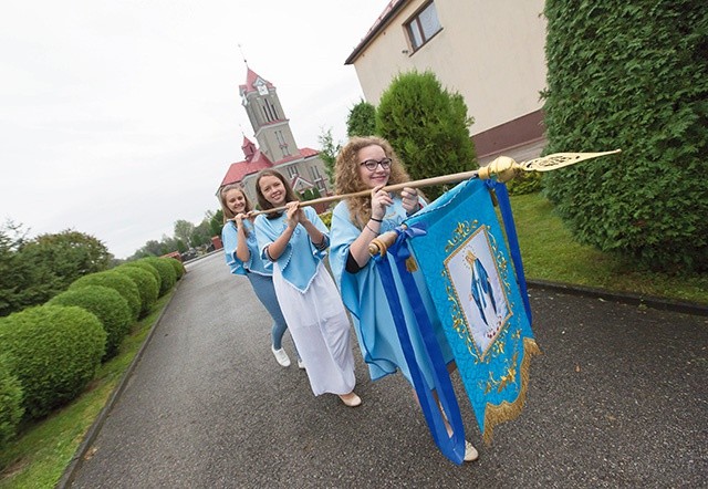 Nowy sztandar zdobyty dzięki pracy nad palmami wielkanocnymi